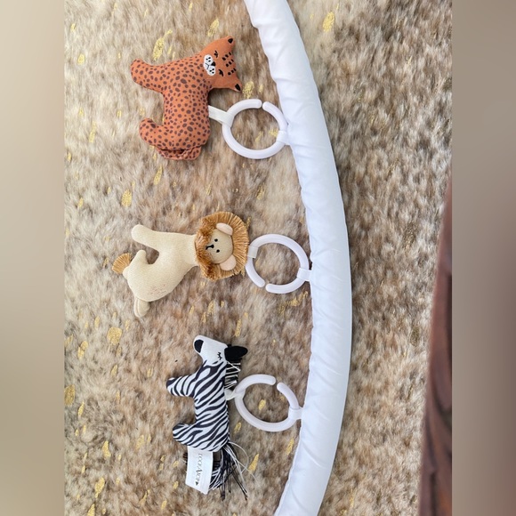 Dockatot with extra cover & toy arch - Picture 6 of 6